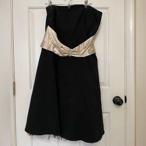 Size 18 knee length formal gown strapless gown